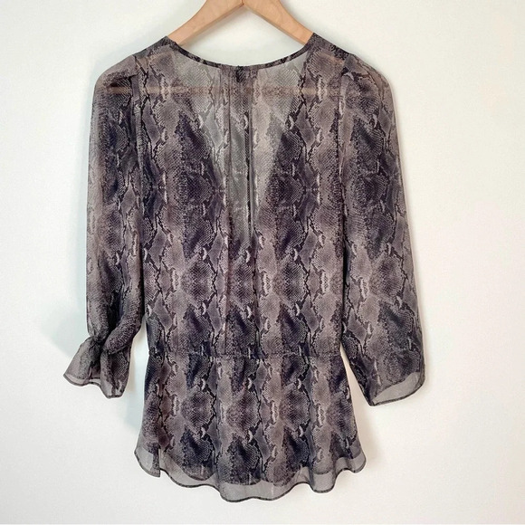 Aritzia Babaton Reptile Print 100% Silk Blouse Y2K Babydoll Size Medium - Picture 4 of 8